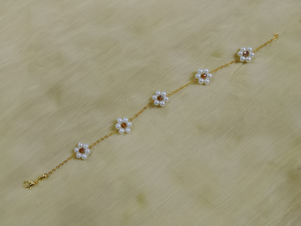 Minimalist Pearl Blossom Bracelet